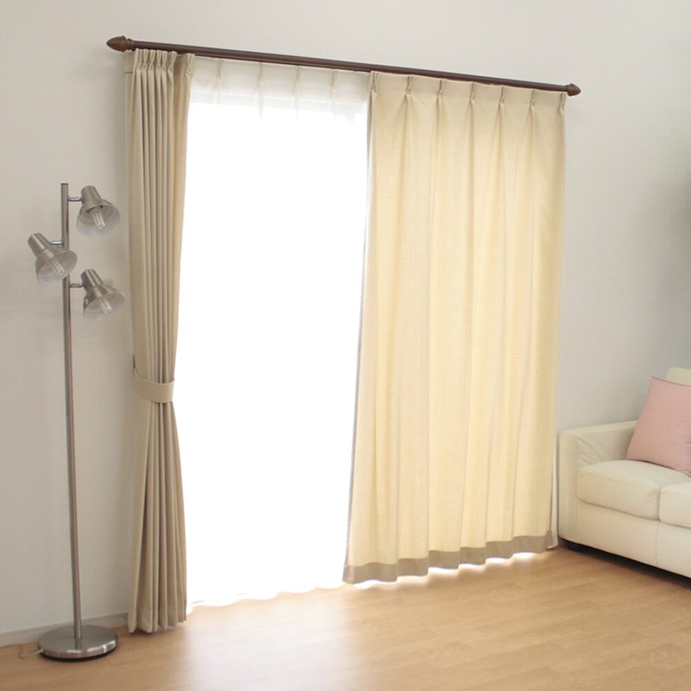 Flame-retardant curtain